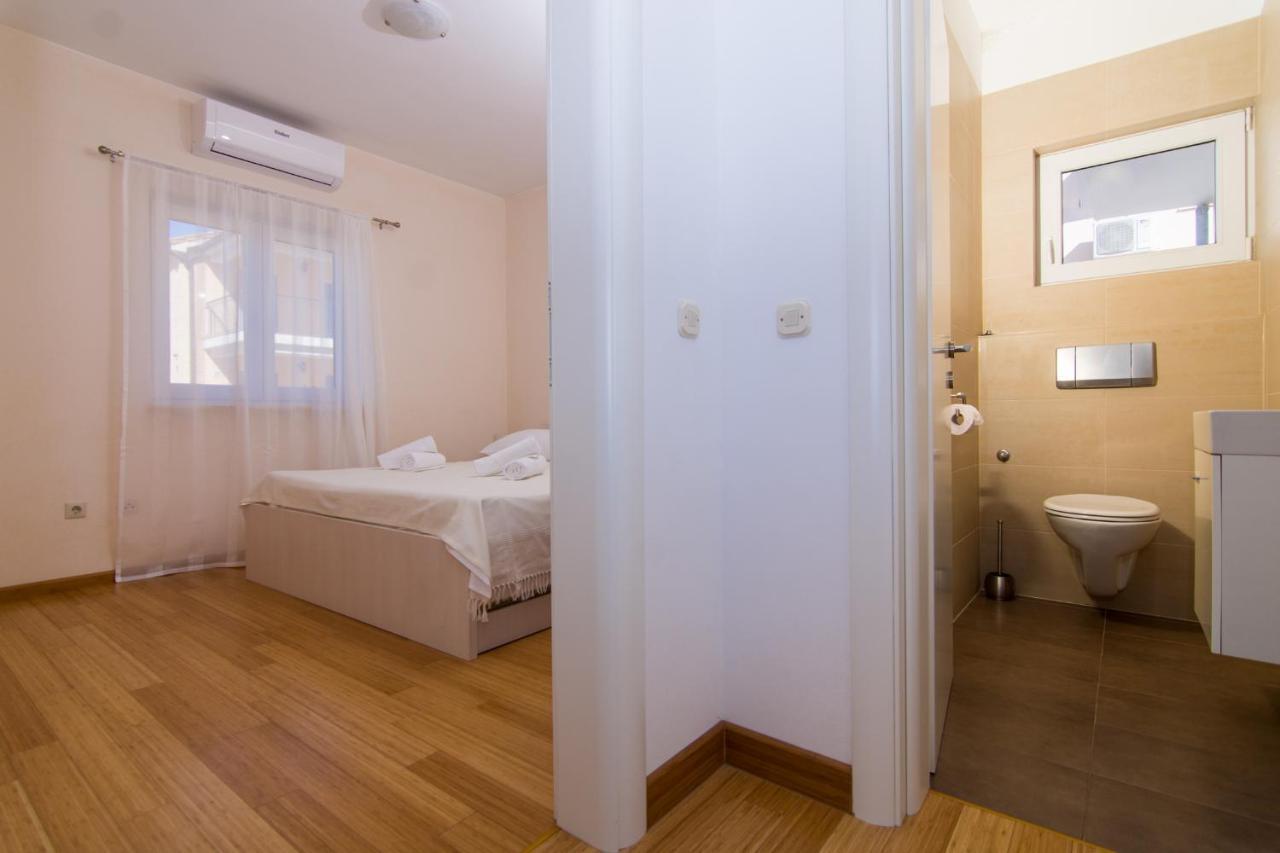 Villa Relax - Beautiful Apartment With Heated Saltwater Pool & Jacuzzi Kaštela Exterior foto