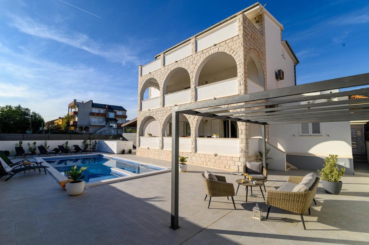 Villa Relax - Beautiful Apartment With Heated Saltwater Pool & Jacuzzi Kaštela Exterior foto