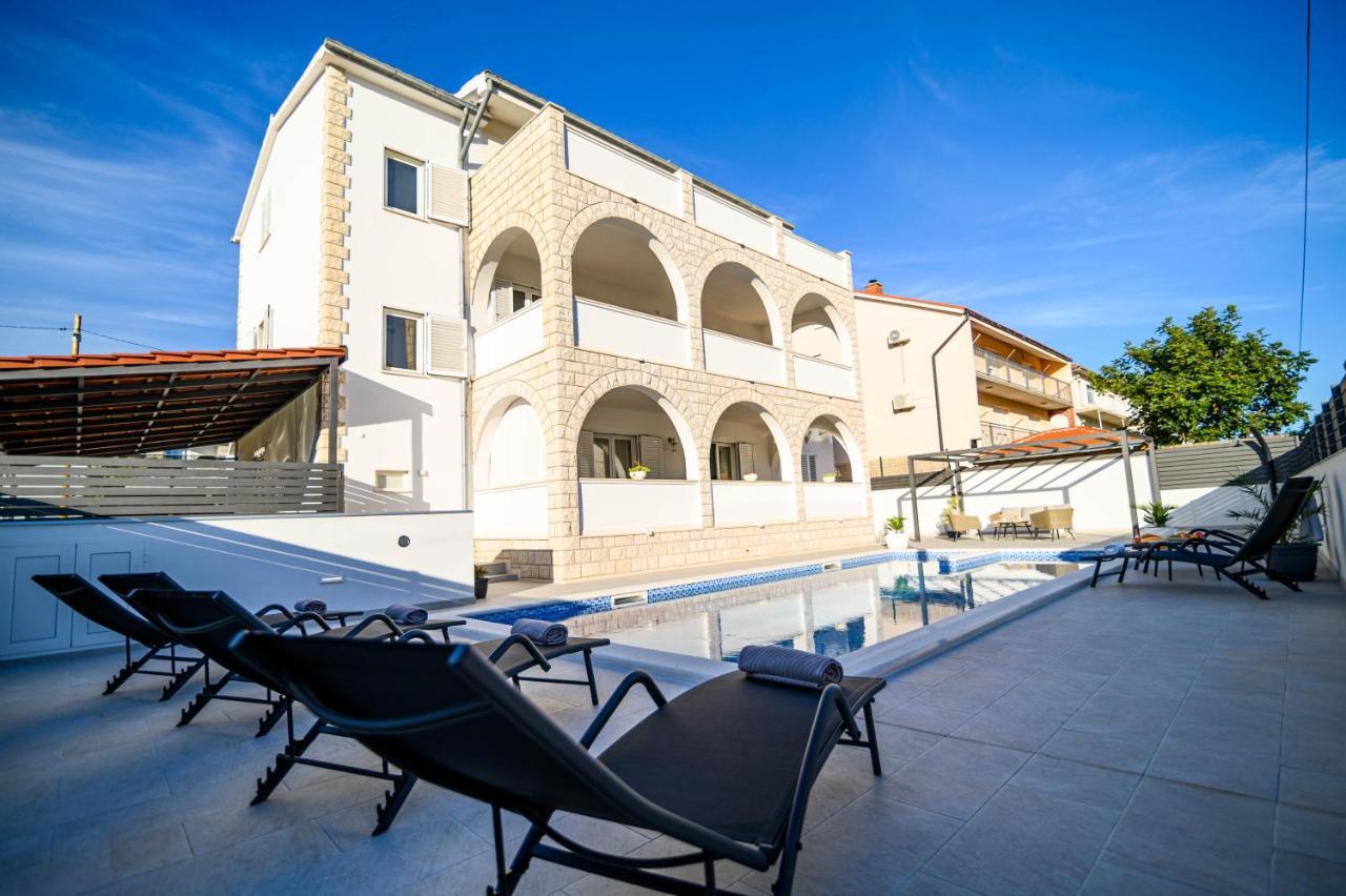 Villa Relax - Beautiful Apartment With Heated Saltwater Pool & Jacuzzi Kaštela Exterior foto