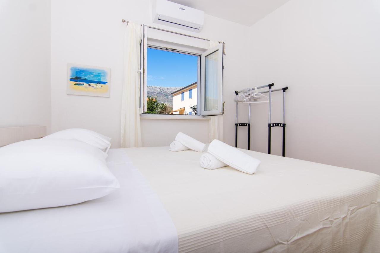 Villa Relax - Beautiful Apartment With Heated Saltwater Pool & Jacuzzi Kaštela Exterior foto
