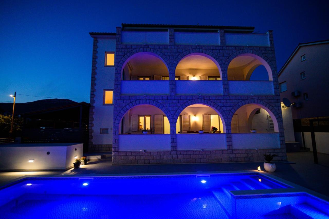 Villa Relax - Beautiful Apartment With Heated Saltwater Pool & Jacuzzi Kaštela Exterior foto