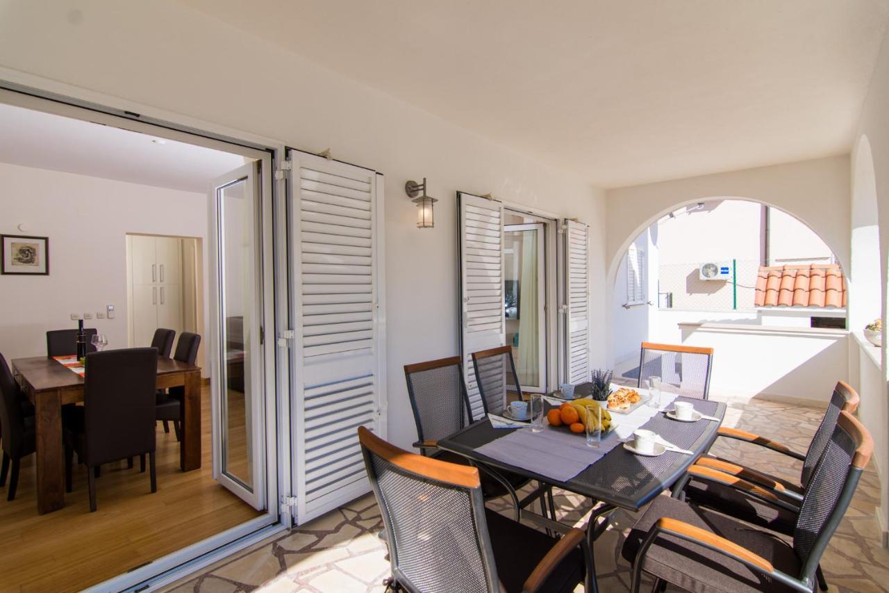Villa Relax - Beautiful Apartment With Heated Saltwater Pool & Jacuzzi Kaštela Exterior foto